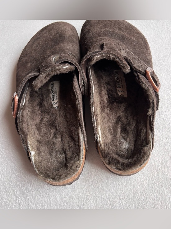 Women’s Fuzzy Birkenstock Boston Clogs, Brown, Size 7 - Picture 2 of 4